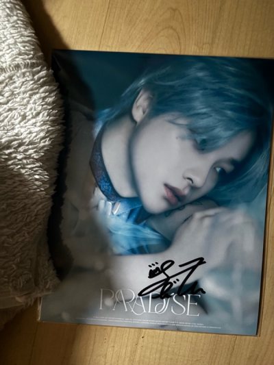 More than 150 photocards and albums and more stuff Thank you Doorzo