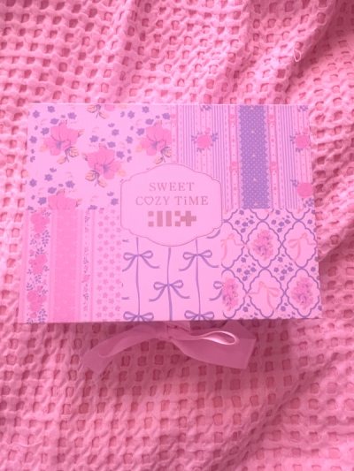 Everything has arrived in perfect condition, the process was smooth. I have even used the inclusions as wall posters. Thank you!