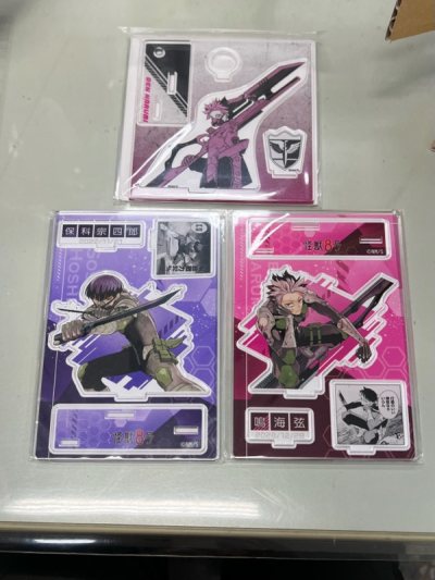 怪獸8號立牌三個