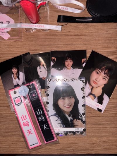 Yamasaki Ten signed photocard and Sakurazaka merch