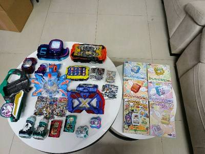 nothing crazy.. just a small haul for my collection and cosplay.. everything is in good working condition..the electronic is surprisi...